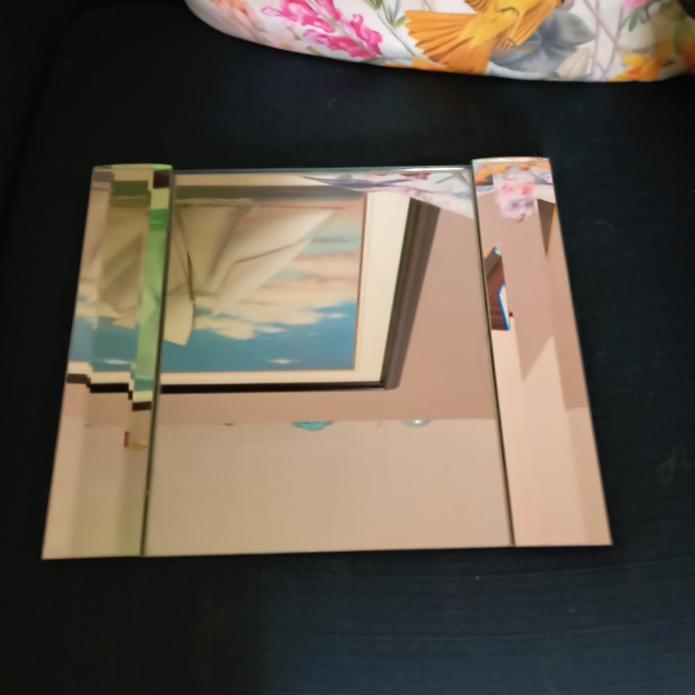 Beautiful Vanity Mirror w/ Bold sides. 12" x. 10"